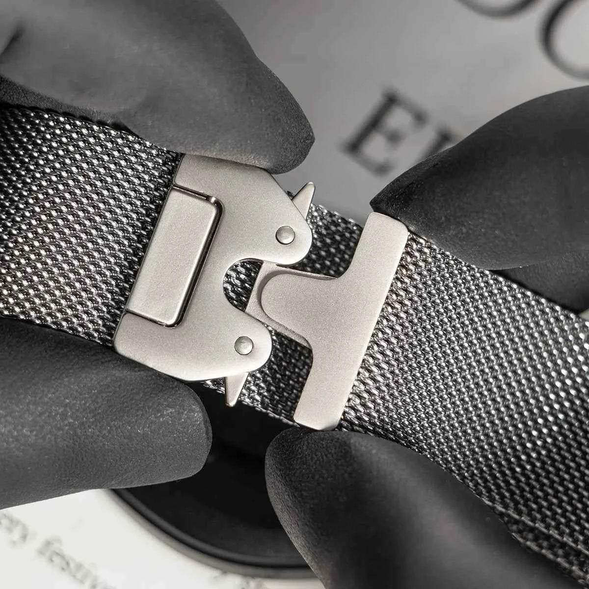 Metal Parachute Buckle Watch Strap – 20mm/22mm | Huawei GT5/GT4/GT3 & Samsung Galaxy