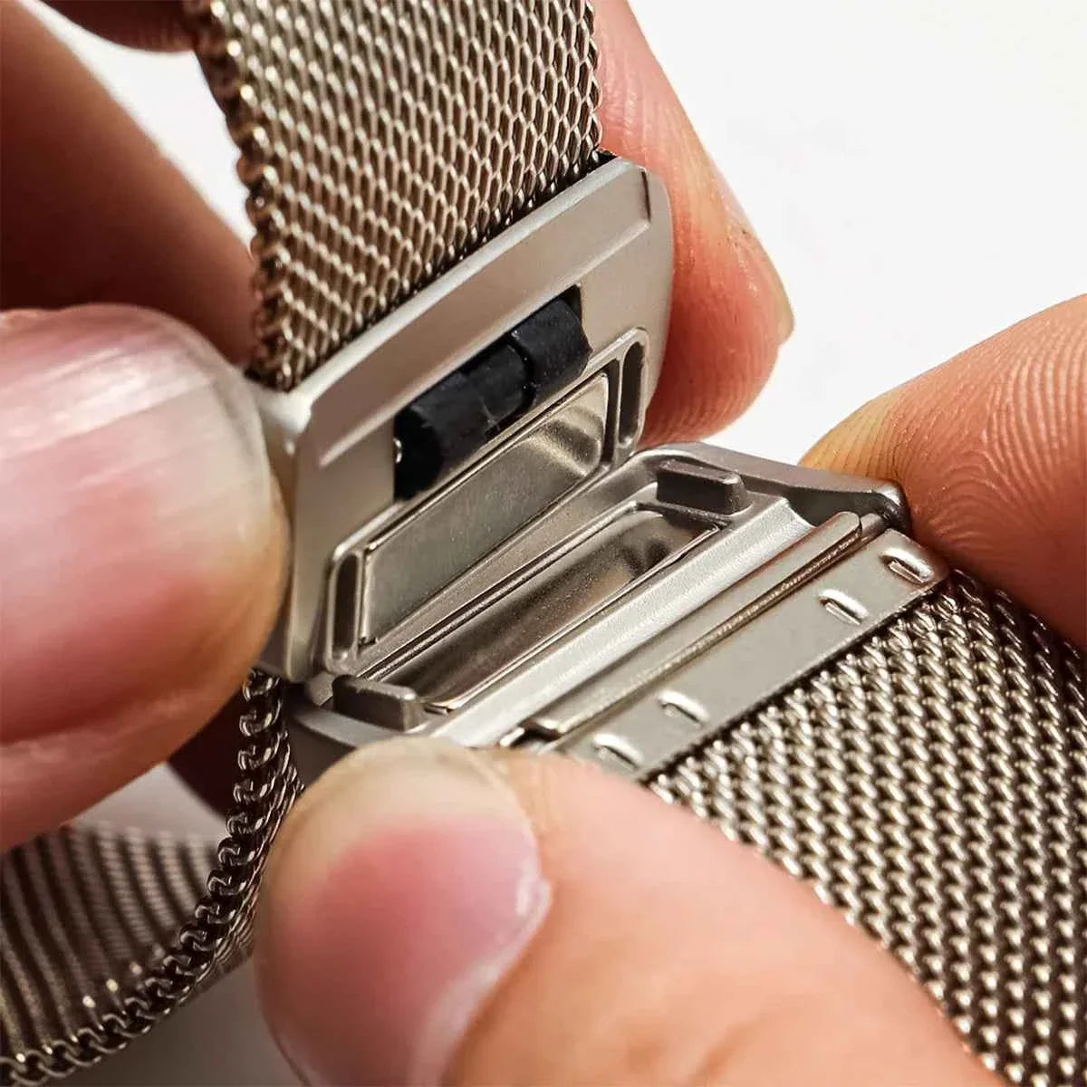 Metal Mesh Magnetic Watch Strap – 22mm | Huawei GT5/GT4/GT3 & Samsung Galaxy